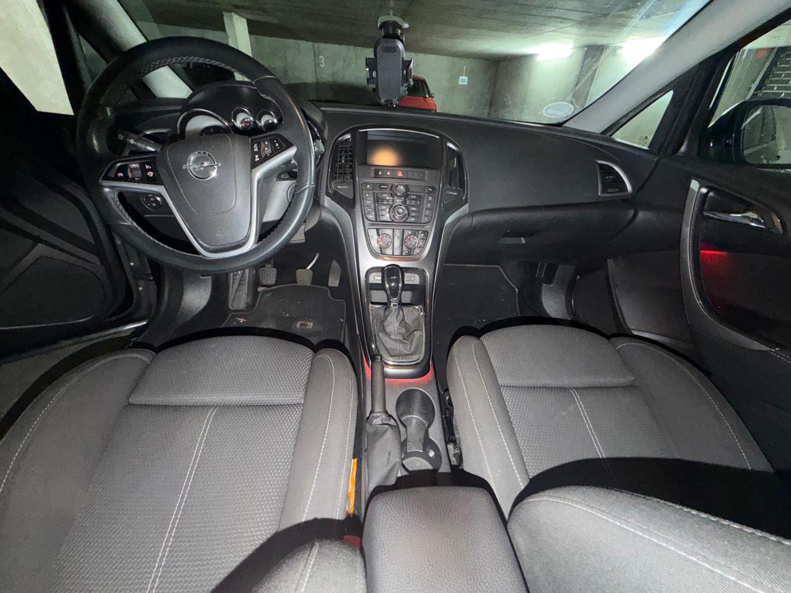 Opel Astra 2014 — photo 10