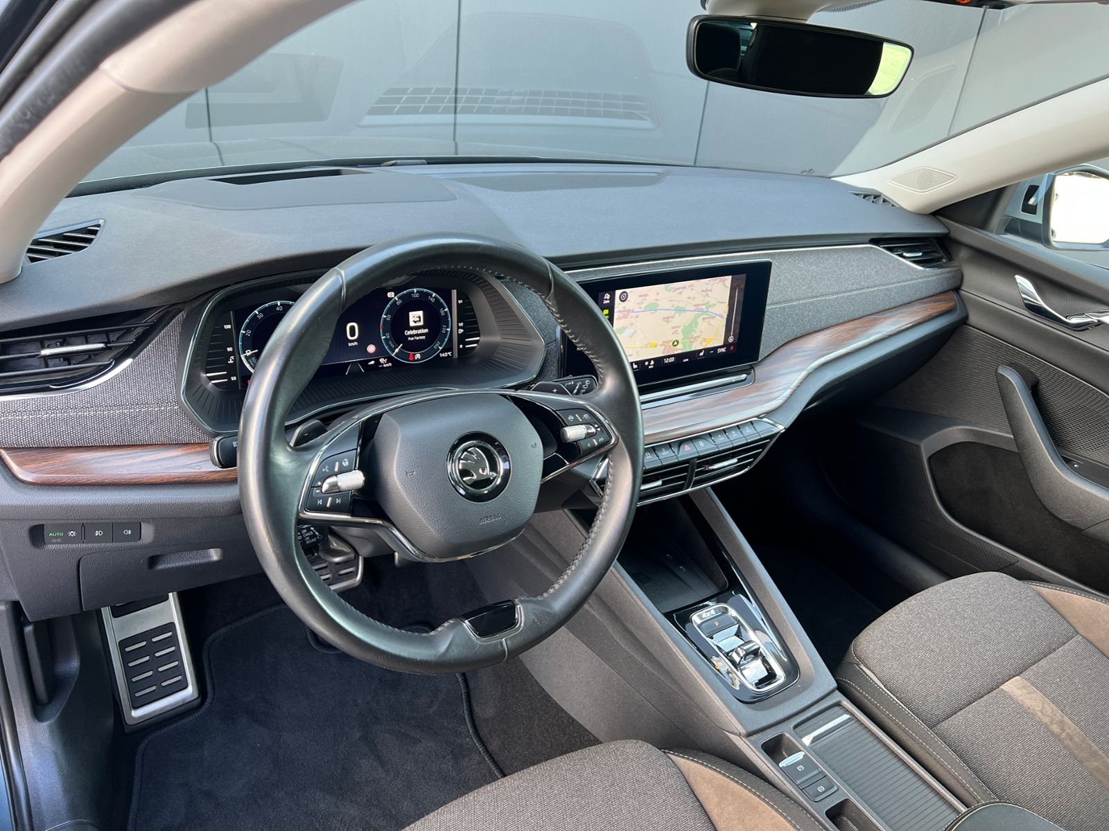 Fahrzeugabbildung SKODA Octavia Combi Scout 2.0 TDI DSG 4x4 *AHK, Navi,