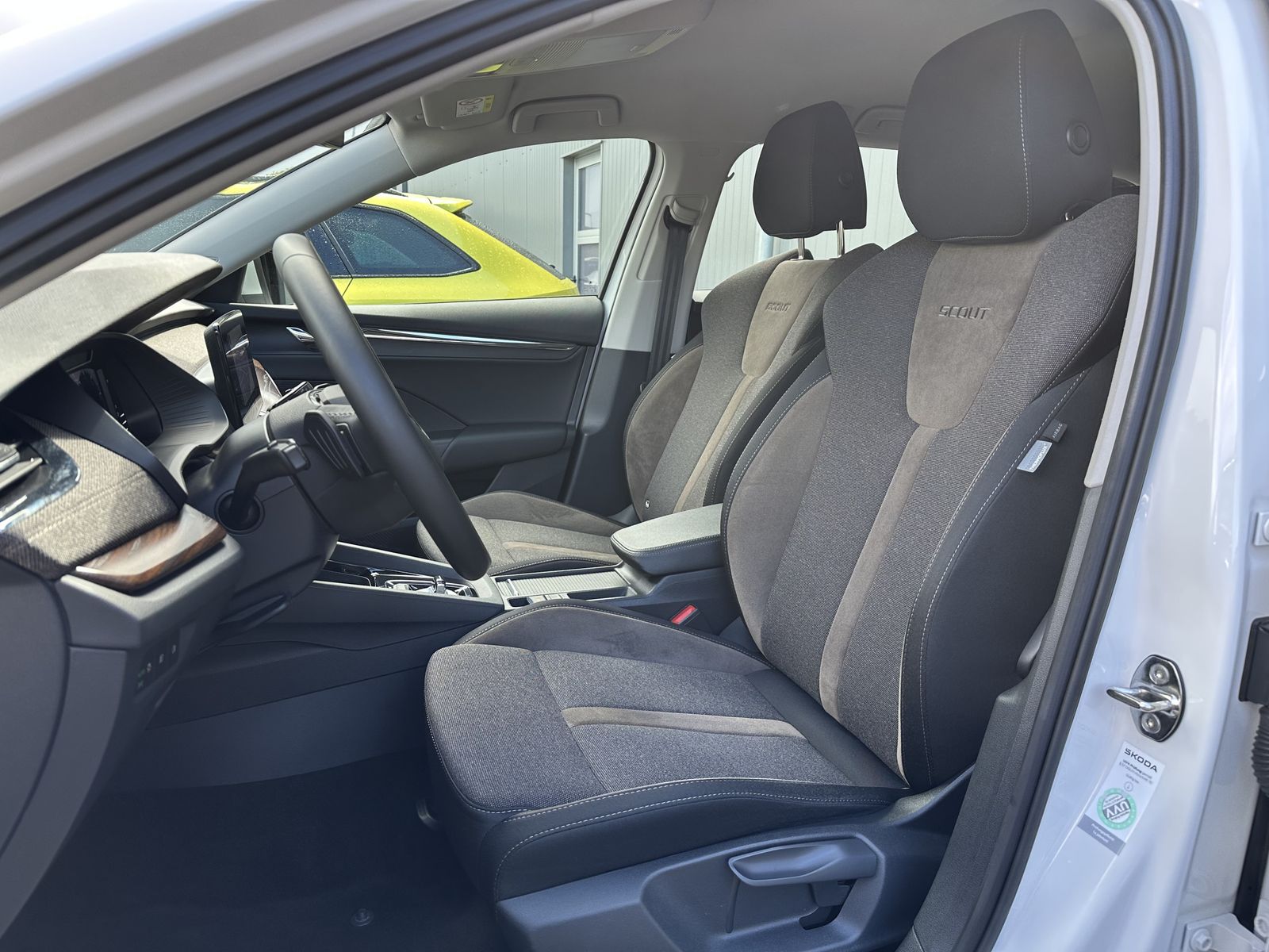 Fahrzeugabbildung SKODA Octavia Combi Scout 2.0 TDI DSG 4x4 NAV+LED+AHK