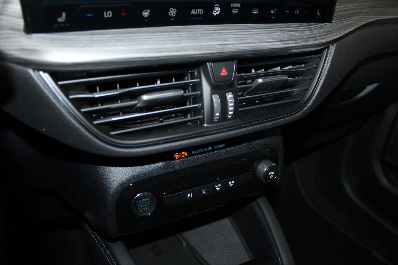 Fahrzeugabbildung Ford Kuga PHEV ACTIVE NAVI Kamera Winter Paket