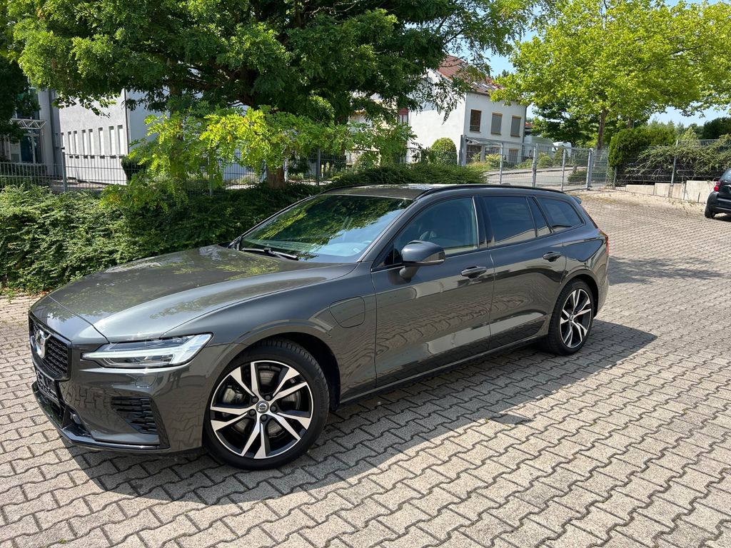 V60 Kombi T6 Plus Dark Recharge Plug-In R-Design