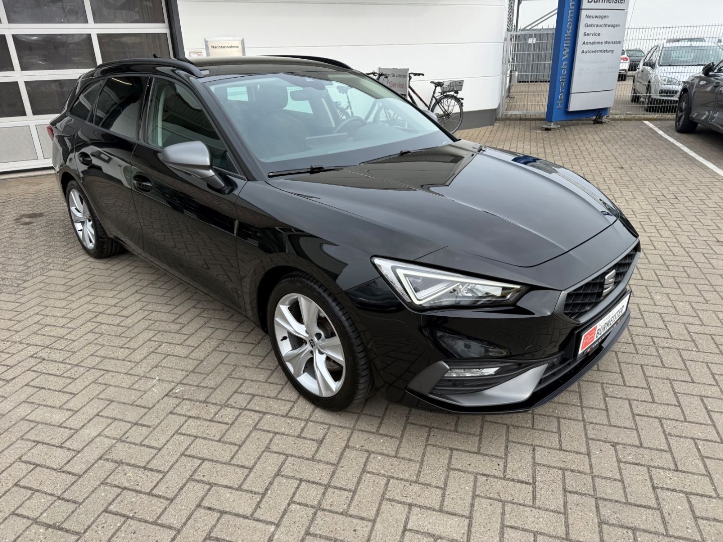 Fahrzeugabbildung SEAT Leon Sportstourer FR Navi Digitales Cockpit LED