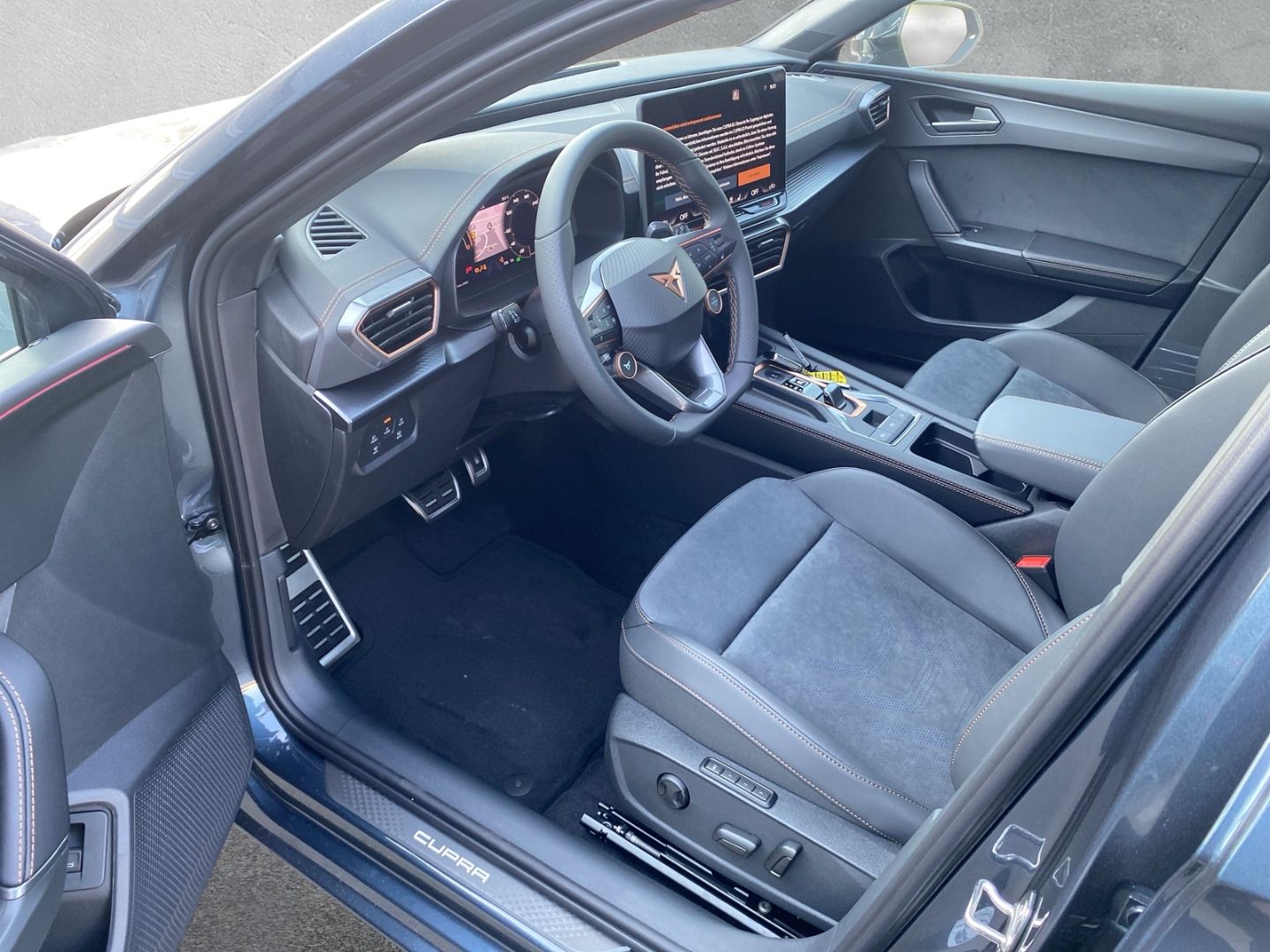 Fahrzeugabbildung CUPRA Leon Sportstourer 4Drive VZ*NAVI*MATRIX-LED*SHZ*