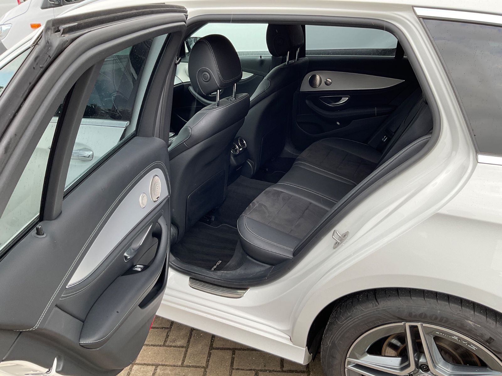 Fahrzeugabbildung Mercedes-Benz E 220 d T 4M,AMG, Memory,Kamera,AHK,Burmester