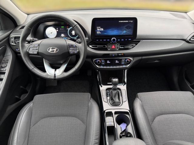 Fahrzeugabbildung Hyundai i30cw Advanced Deluxe 1.0 +NAVI+KLIMA+SHZ+RFK+PD