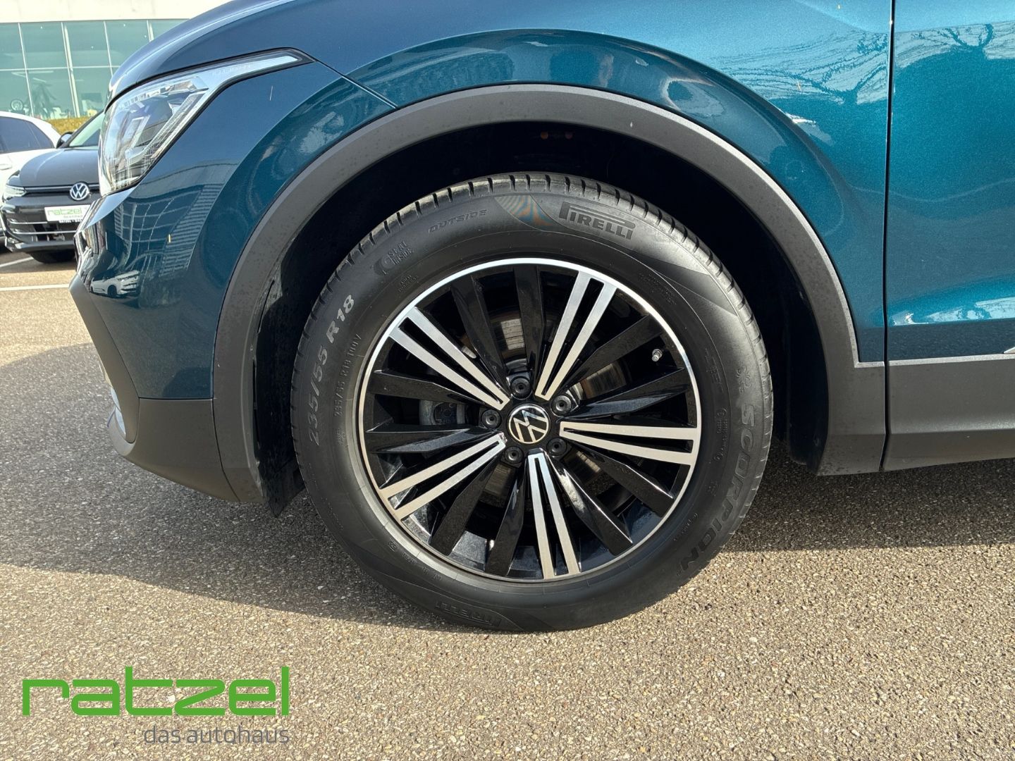 Fahrzeugabbildung Volkswagen Tiguan Life 2.0 TDI DSG Sportpaket Navi Digitale