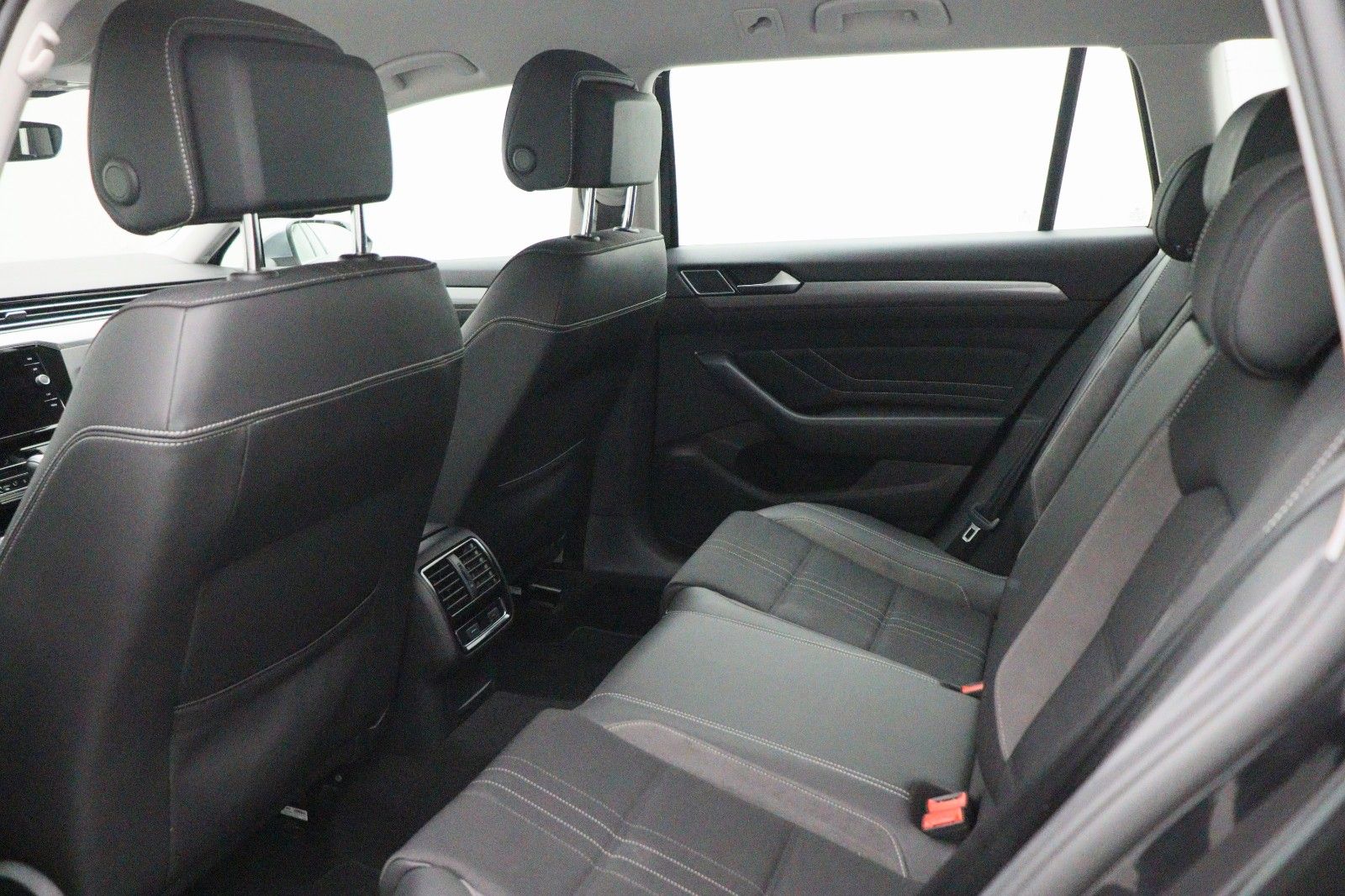 Fahrzeugabbildung Volkswagen Passat Variant 2.0 Alltrack NAVI ACC LED STHZ