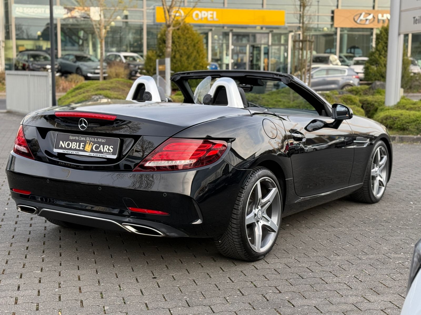 Fahrzeugabbildung Mercedes-Benz SLC 300 9G AMG Line MEMORY LED ACC