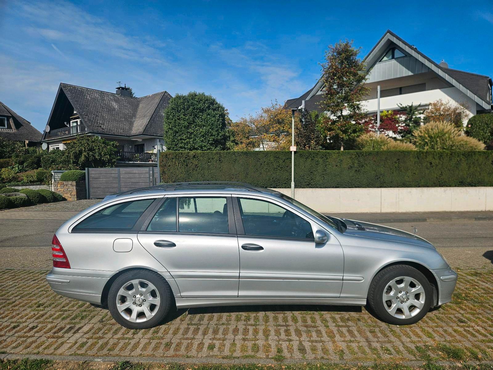 Mercedes-Benz C180 2004 — rear view