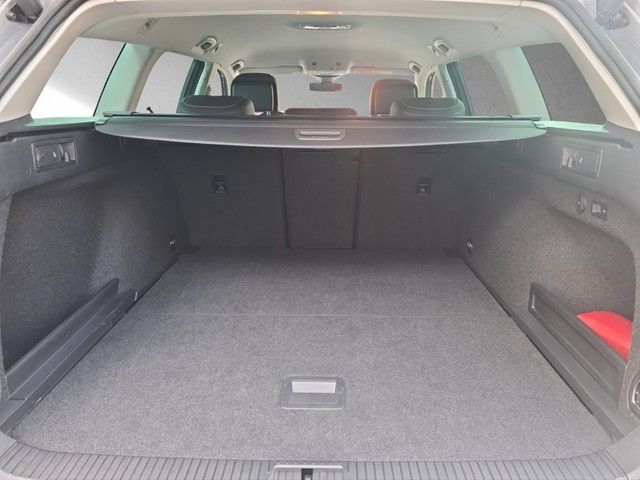 Fahrzeugabbildung Volkswagen Passat Variant TDI Elegance DSG Matrix AHK Navi