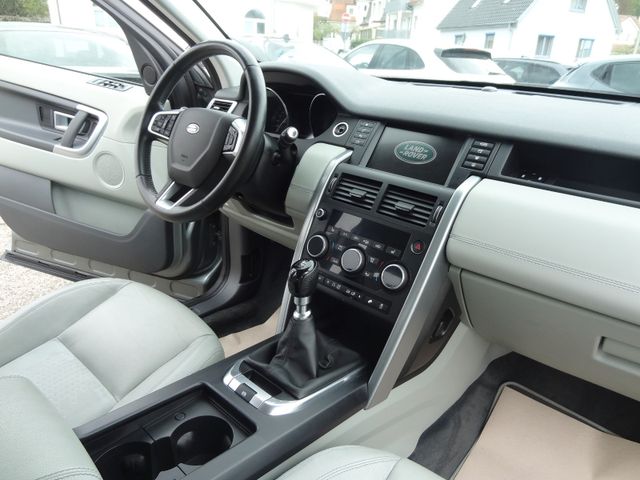 Fahrzeugabbildung Land Rover Discovery Sport SE 4x4/AHK/1.Hand/Leder/Kamera/