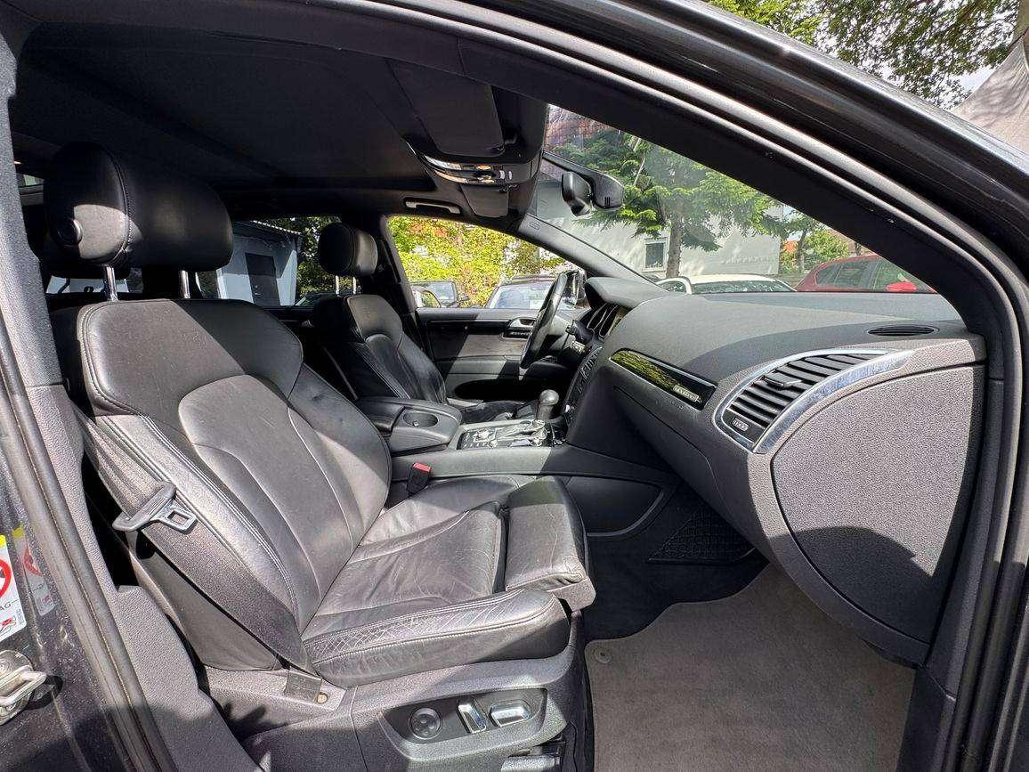 AUDI Q7 3.0 TFSI S-LINE QUATTRO-7 places