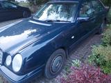 Mercedes-Benz 200 - blaue Mercedes-Benz 200