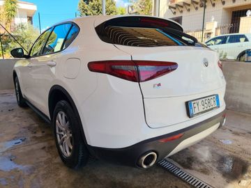 Alfa-Romeo Stelvio - 3