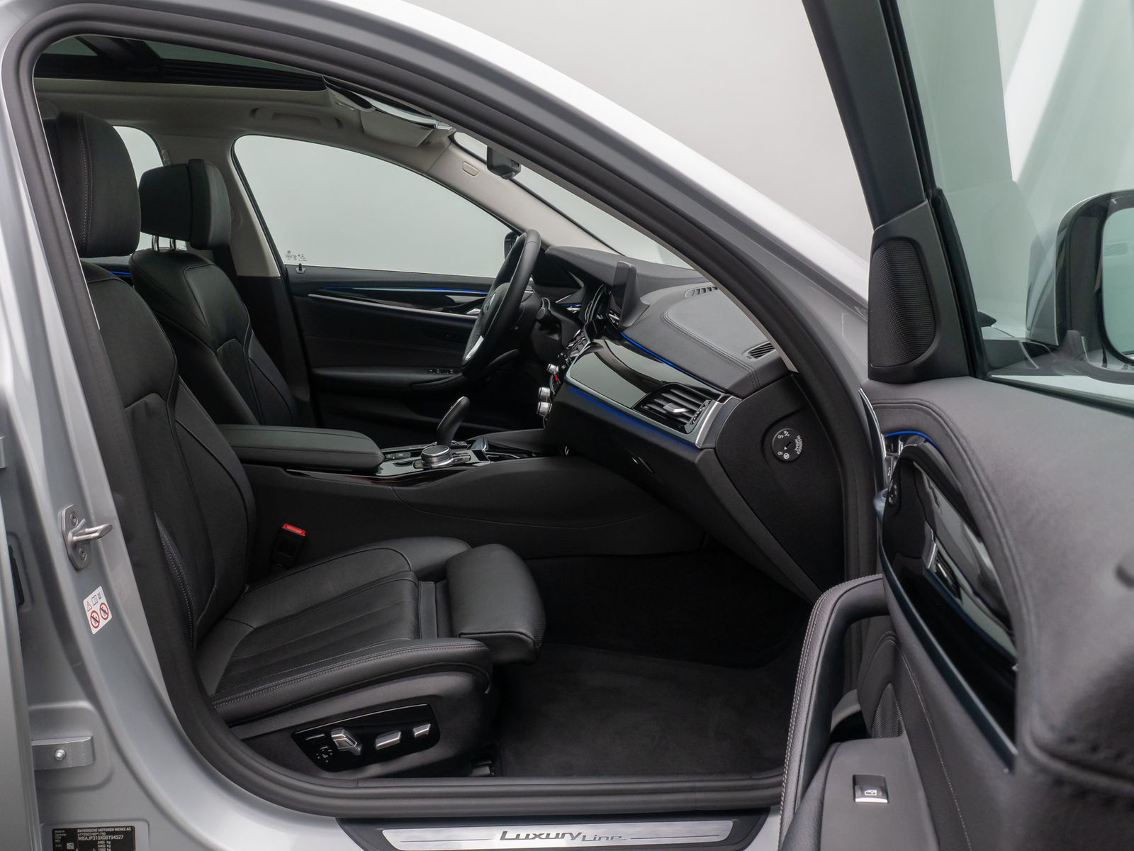 Fahrzeugabbildung BMW 520d Luxury Line 360&deg;DAB Alarm DisplKey Panorama