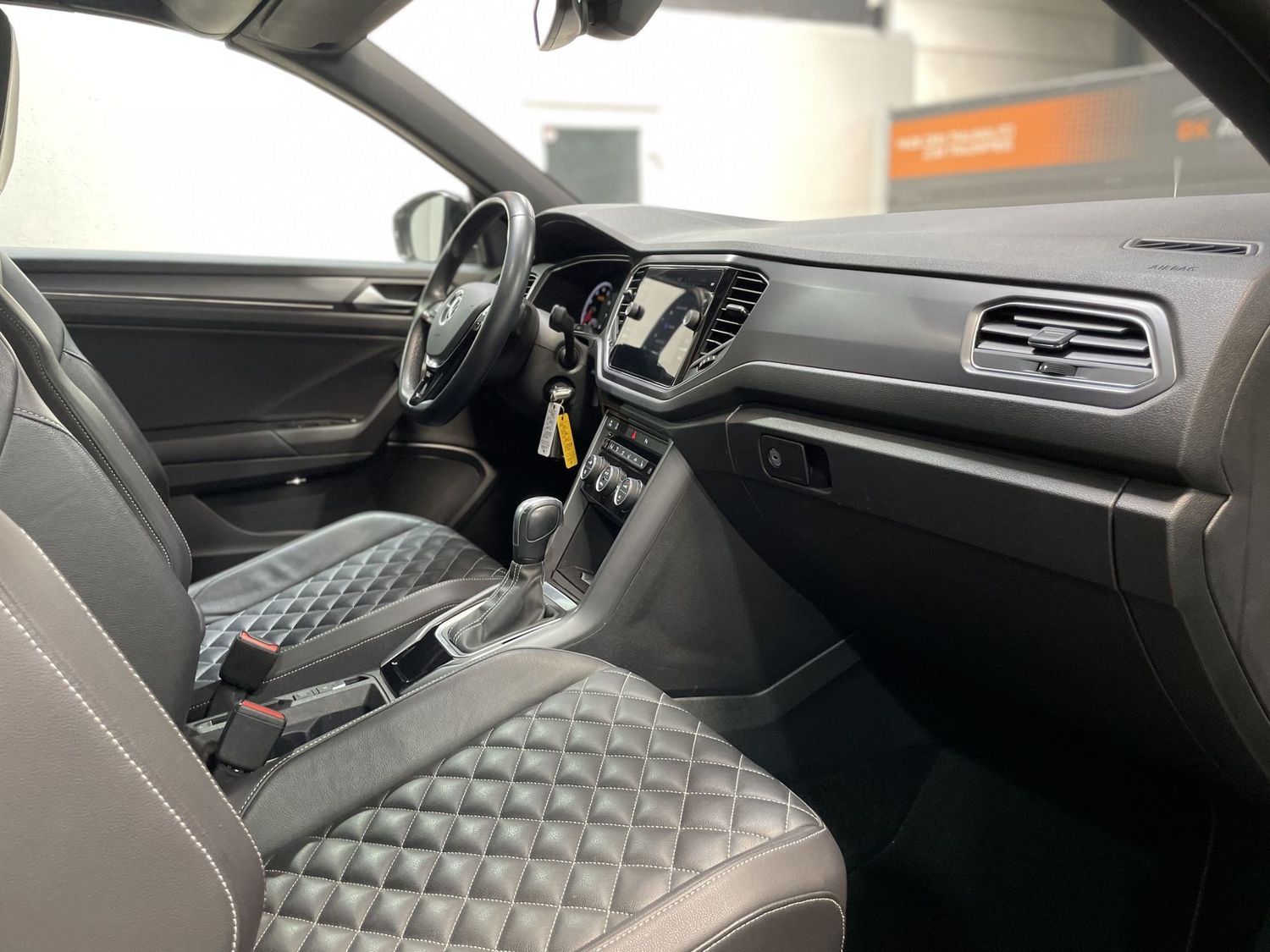 Fahrzeugabbildung Volkswagen T-Roc 1.5TSI R-Line DSG#LED#Leder#ACC#Spur