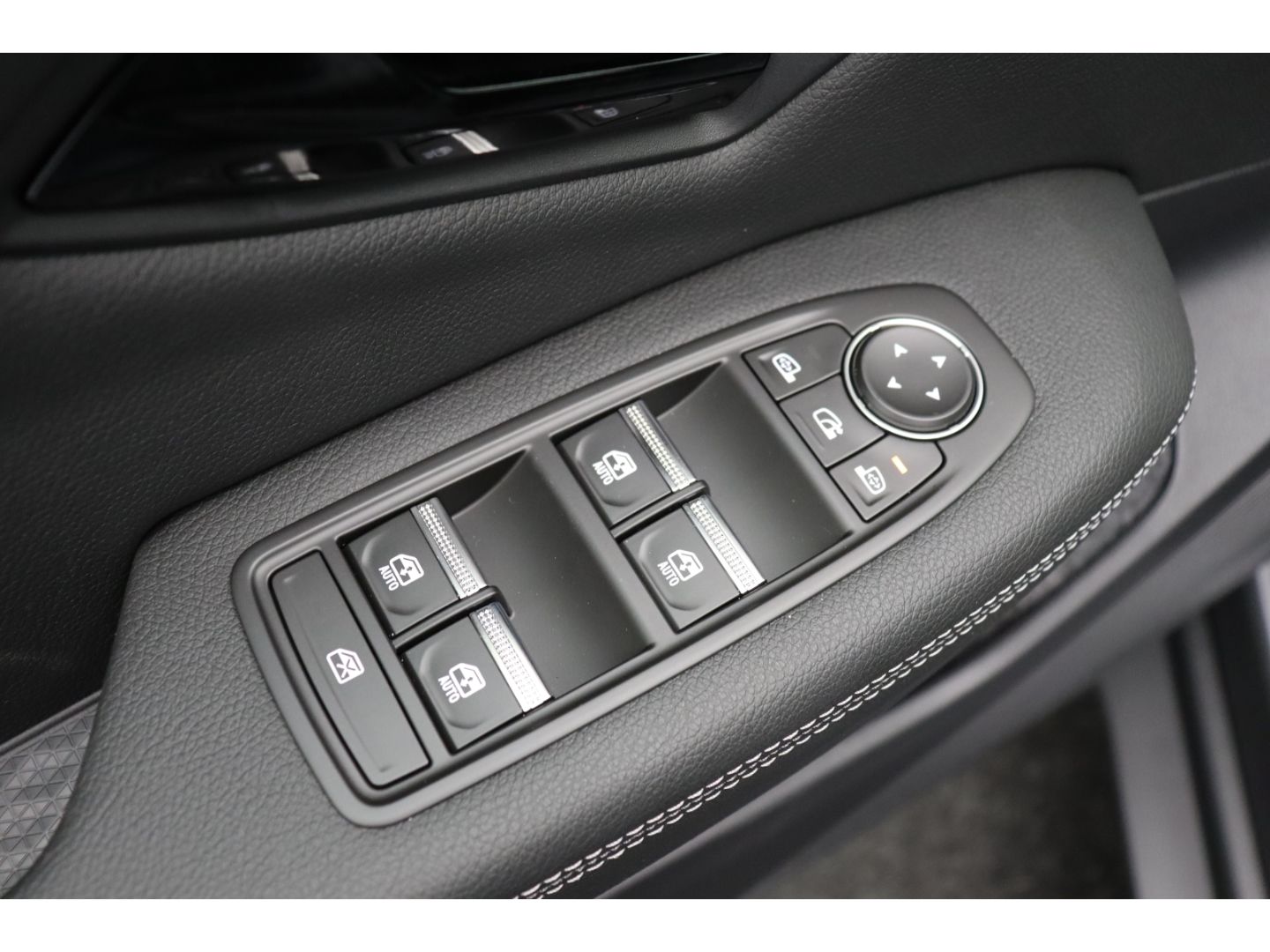 Fahrzeugabbildung Mitsubishi Eclipse Cross Diamant Top 11 KW ACC Totwinkelass
