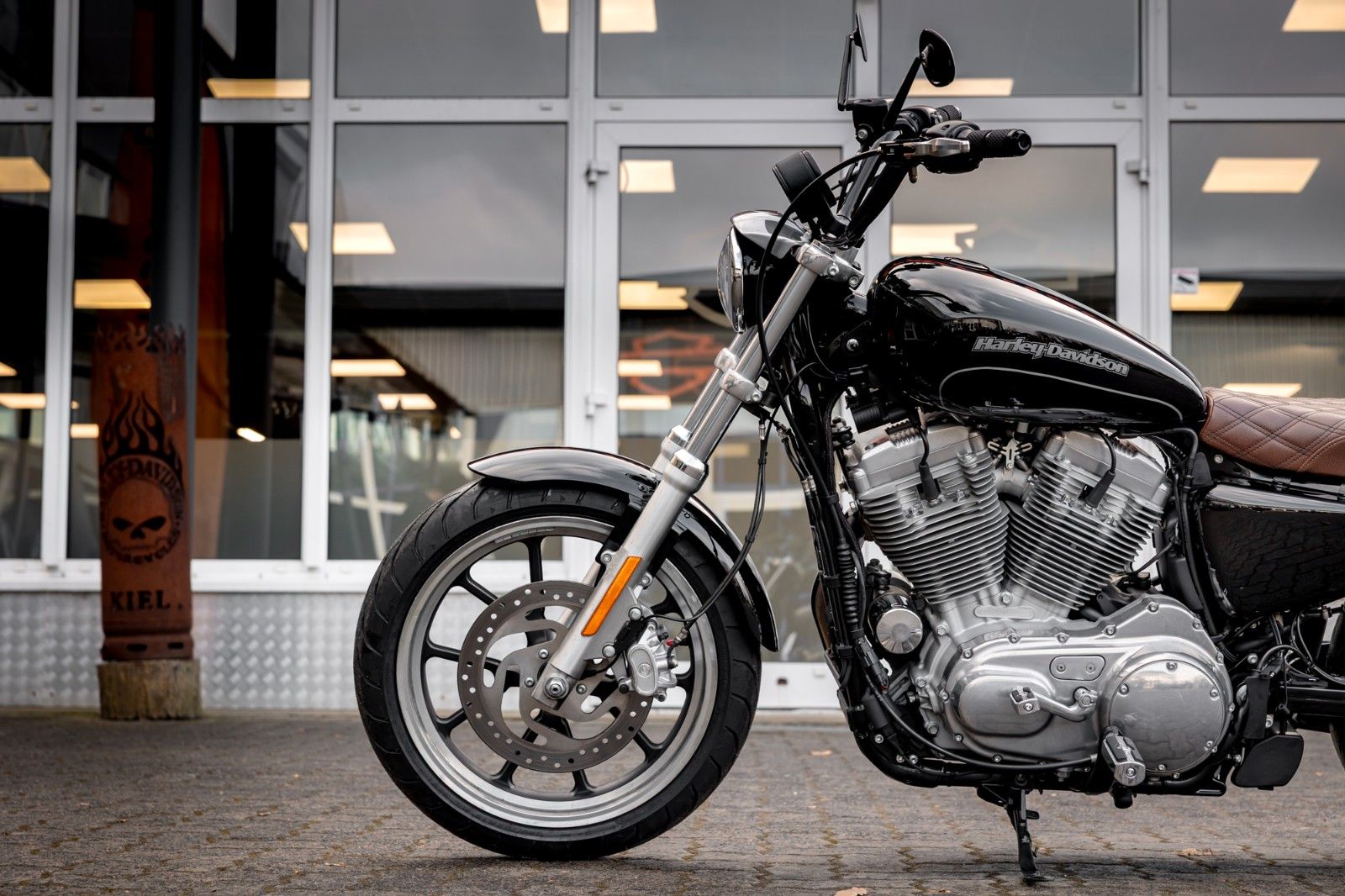 Fahrzeugabbildung Harley-Davidson XL883L SUPERLOW SPORTSTER - MILLER ABGASANLAGE