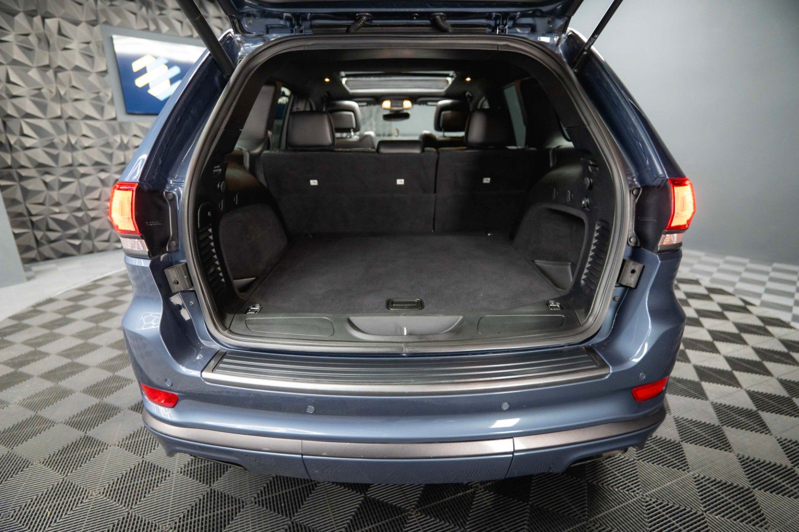 Fahrzeugabbildung Jeep Grand Cherokee 3.6 4x4 LIMITED X *Pano*LED*19%*