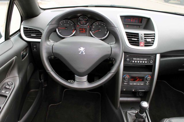 Fahrzeugabbildung Peugeot 207CC Allure 1.6 VTi Klimaautomatik Sitzheizung