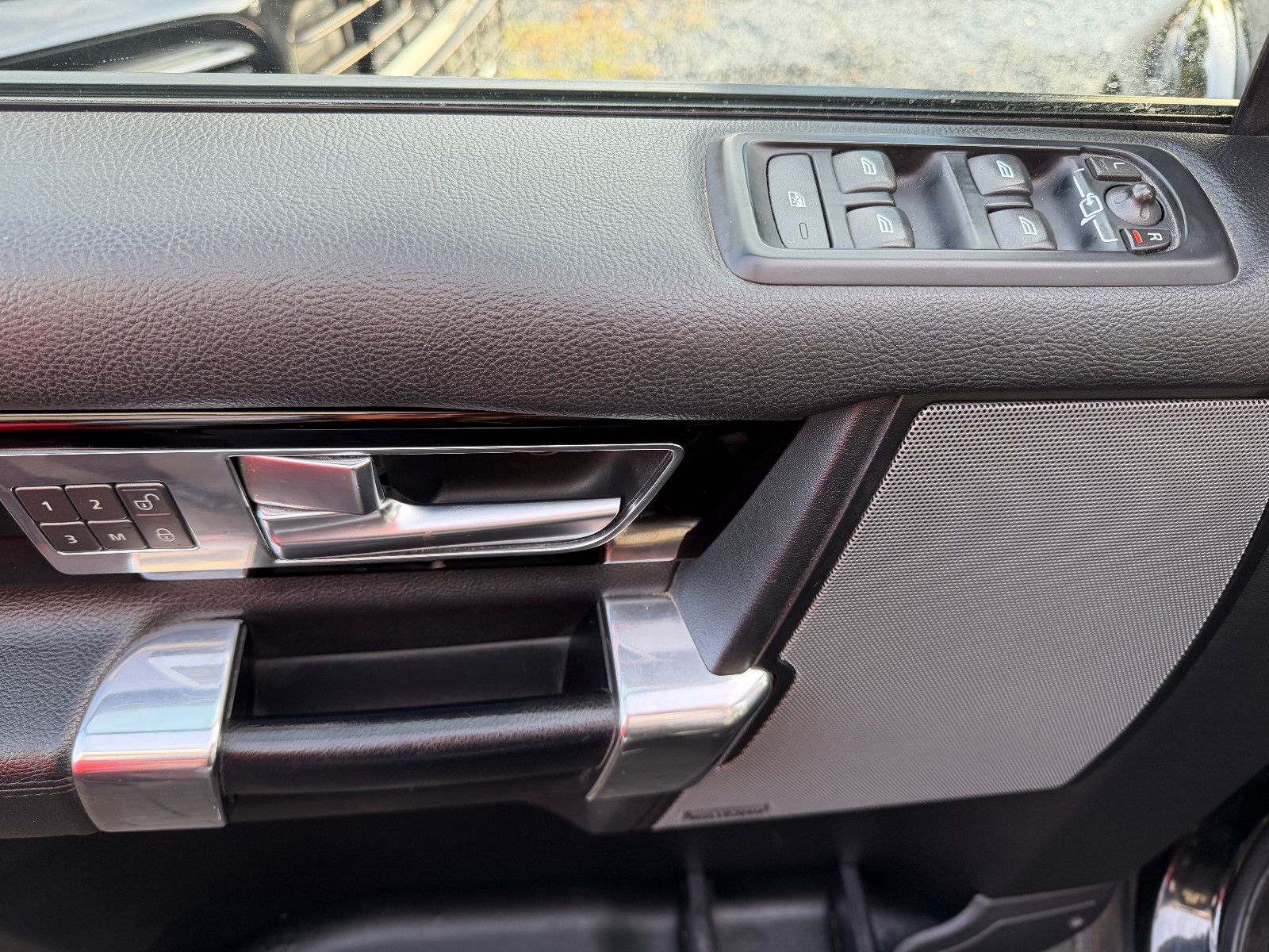 Fahrzeugabbildung Land Rover Discovery 4 SDV6 HSE/1-HAND/DEUTSCH/VOLL/PANO/LE