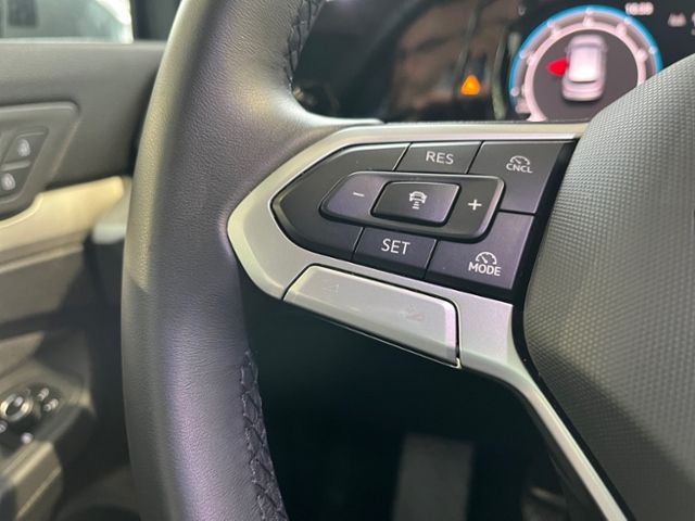 Fahrzeugabbildung Volkswagen Golf 1.5 TSI LIFE NAVI GJR LED KAMERA
