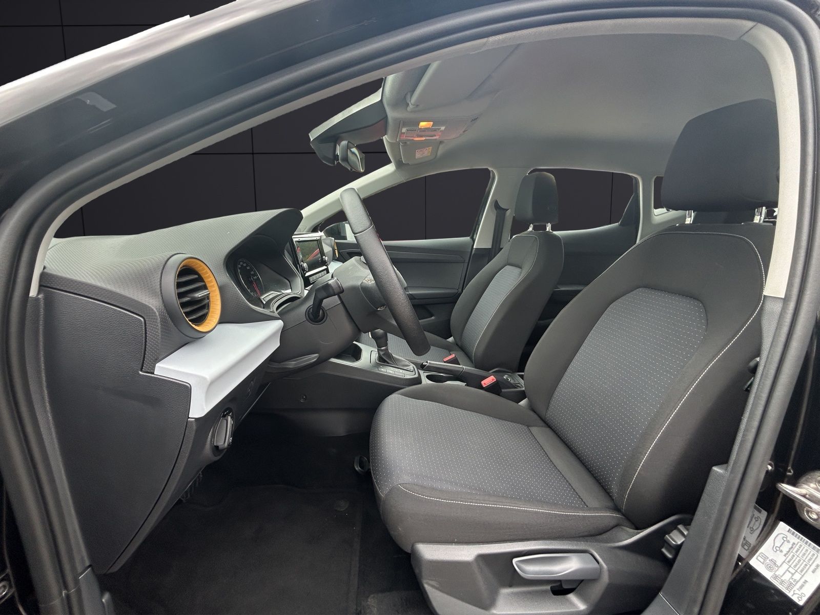Fahrzeugabbildung SEAT Ibiza TSI Style DSG LED SHZ PDC CarPlay GRA