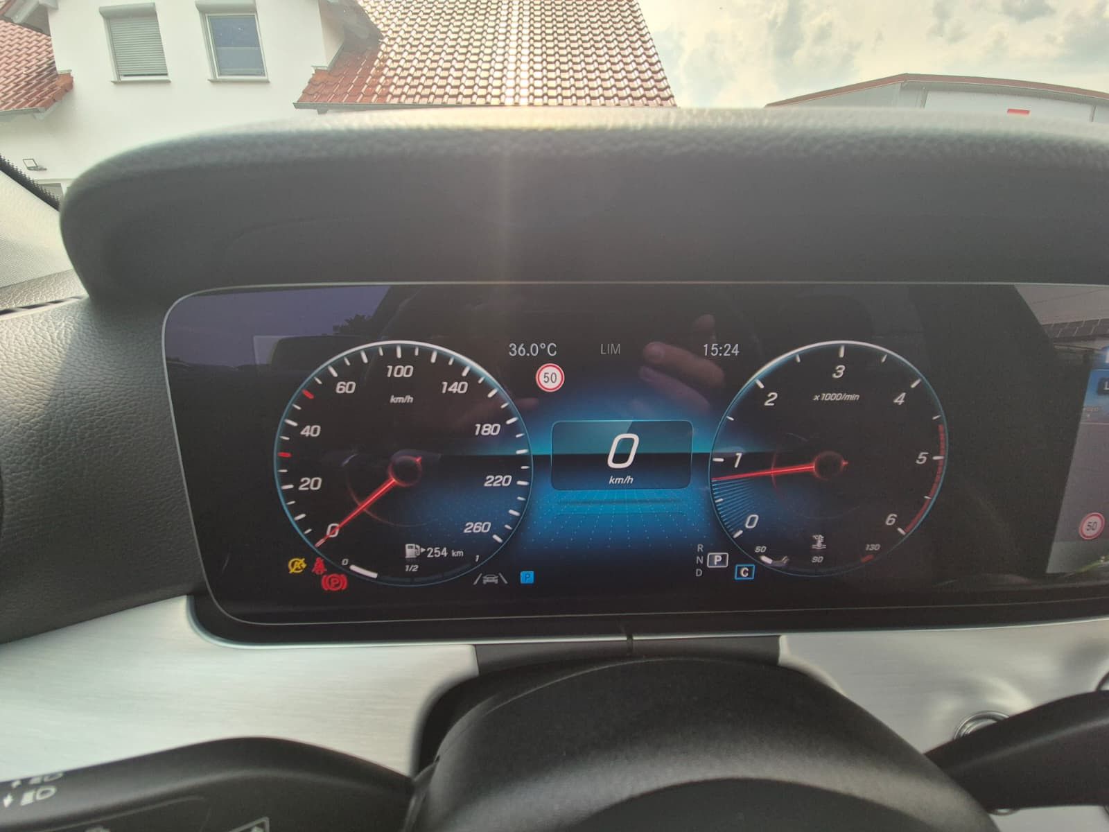 Fahrzeugabbildung Mercedes-Benz E 220 d Avantgarde AHK*DIST*LED*SHZ*Kam*Ambiente
