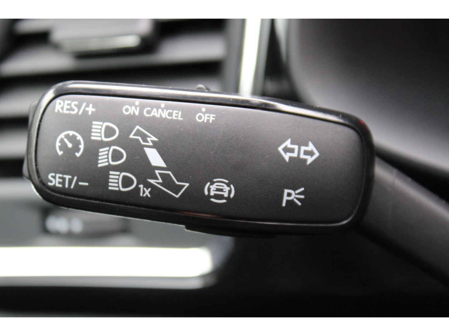 SEAT Ateca 1.5 TSI Xcellence LED GJR GRA RFK Navi AHK - Image 17