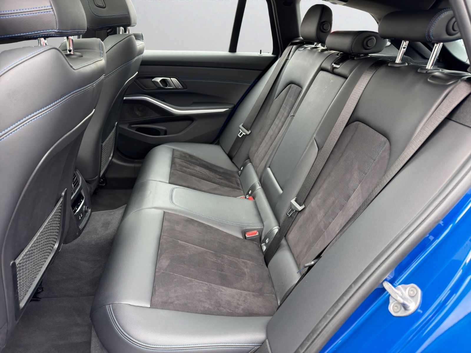 BMW 320d xDrive*M Sport*Pano*Leder*Head Up*1.Hand* foto 9