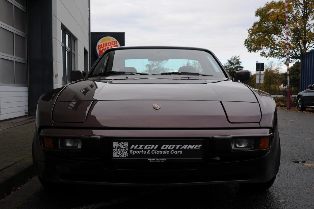 Porsche 944