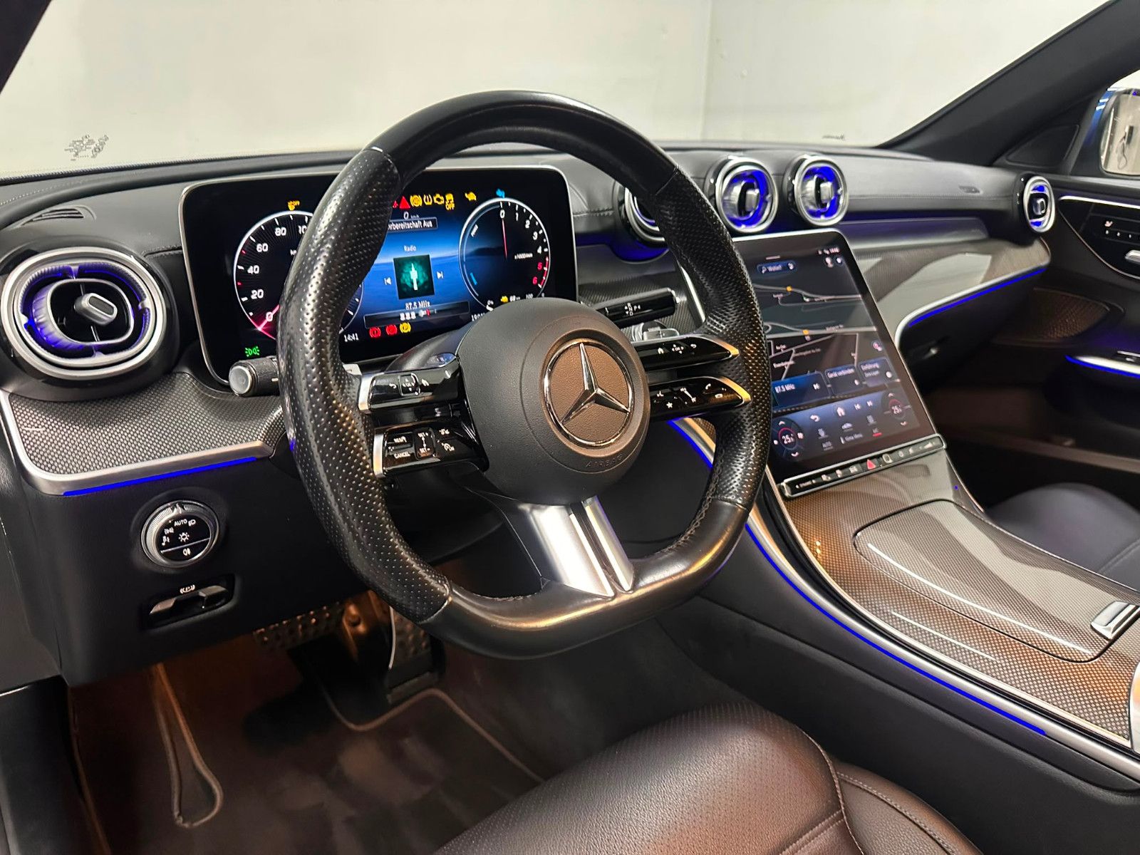 Fahrzeugabbildung Mercedes-Benz C 300 de T *AMG-LINE*MASSAGE*AHK*360*KEYGO*PANO