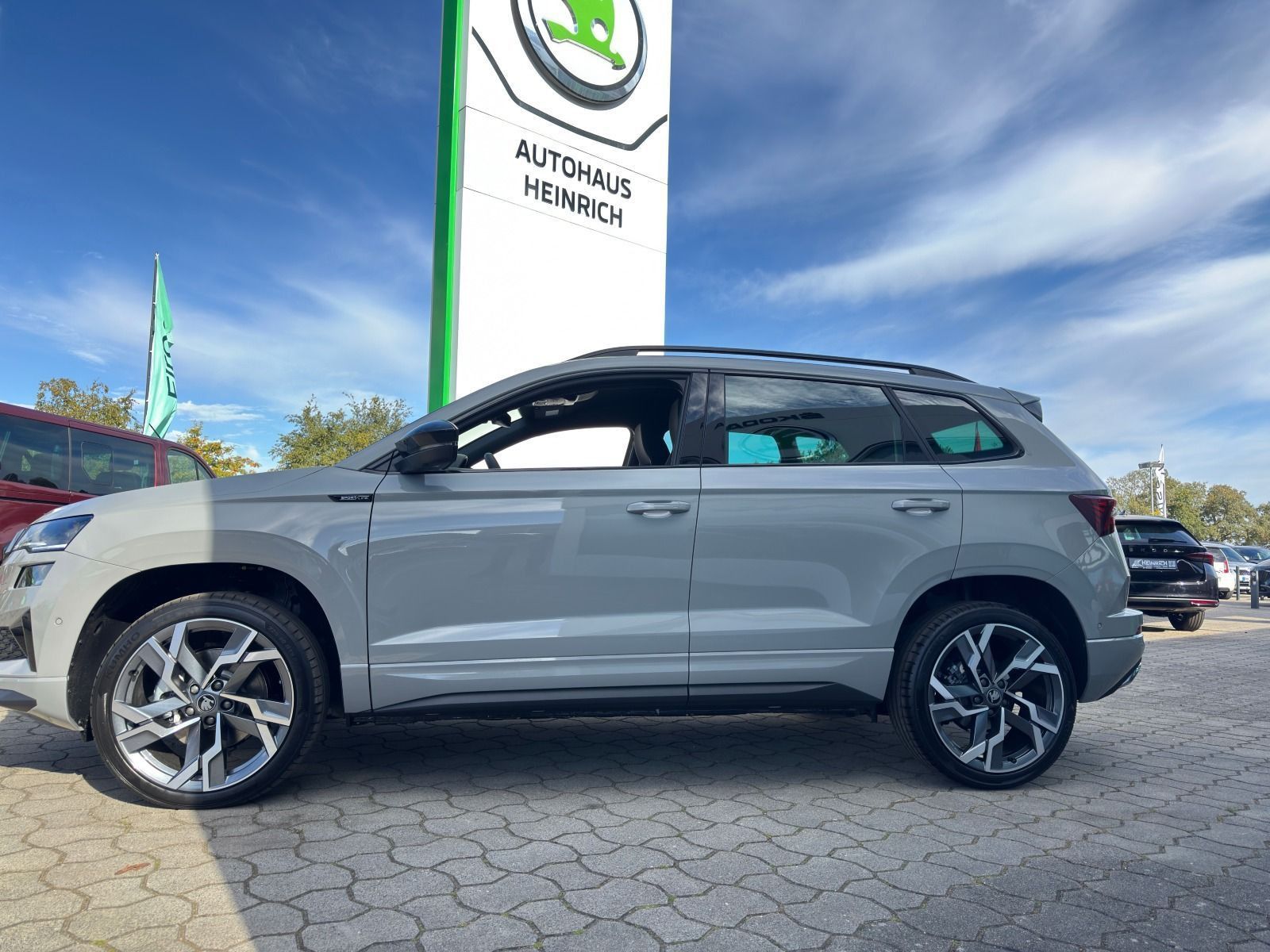 Fahrzeugabbildung SKODA Karoq Sportline 1.5TSI DSG*360°Cam*AHK*eHeck*19Z