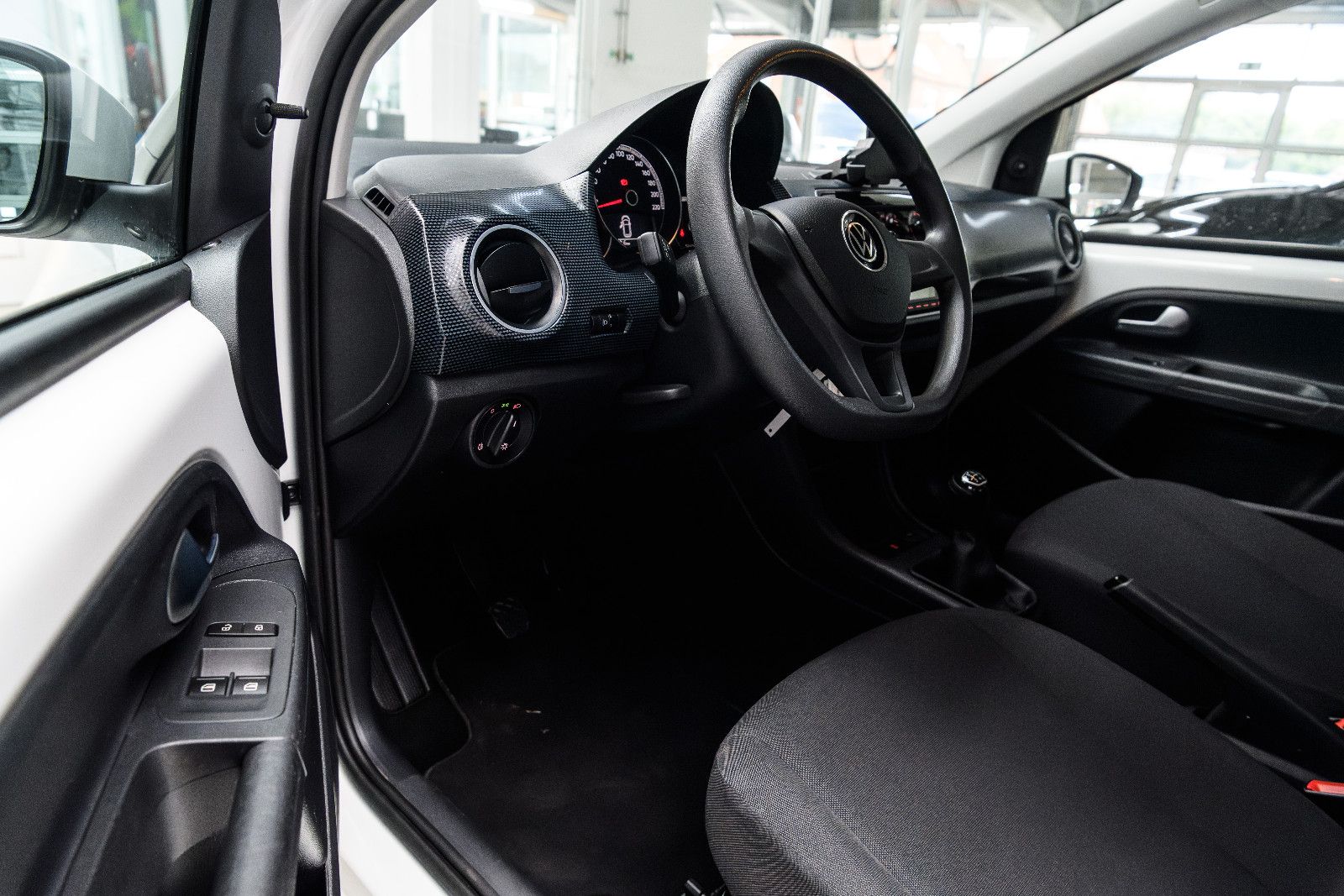 Fahrzeugabbildung Volkswagen up! 1.0l 48kw +4-türig + Maps & More + GJReifen