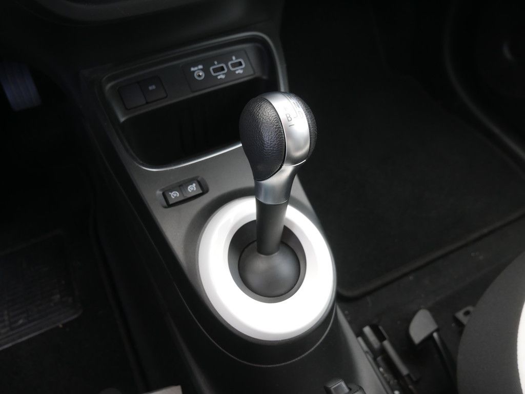 Fahrzeugabbildung Renault Twingo E-Tech KLIMA PDC SHZ RÜCKFAHRKAMERA NAVI