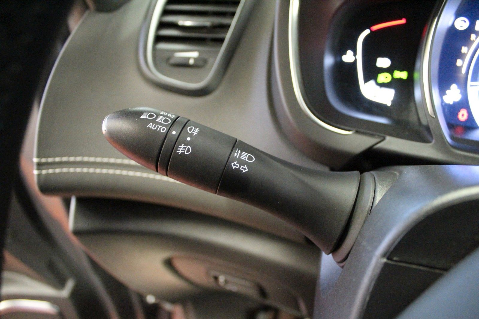 Fahrzeugabbildung Renault Grand Scenic Tce160 EDC Black*Panorama*