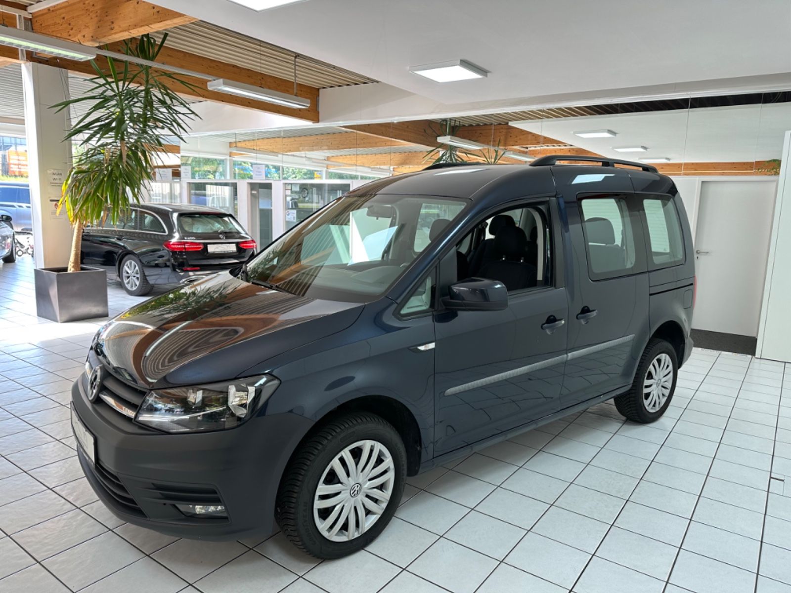 Fahrzeugabbildung Volkswagen Caddy PKW Trendline BMT 4Motion*Klima*