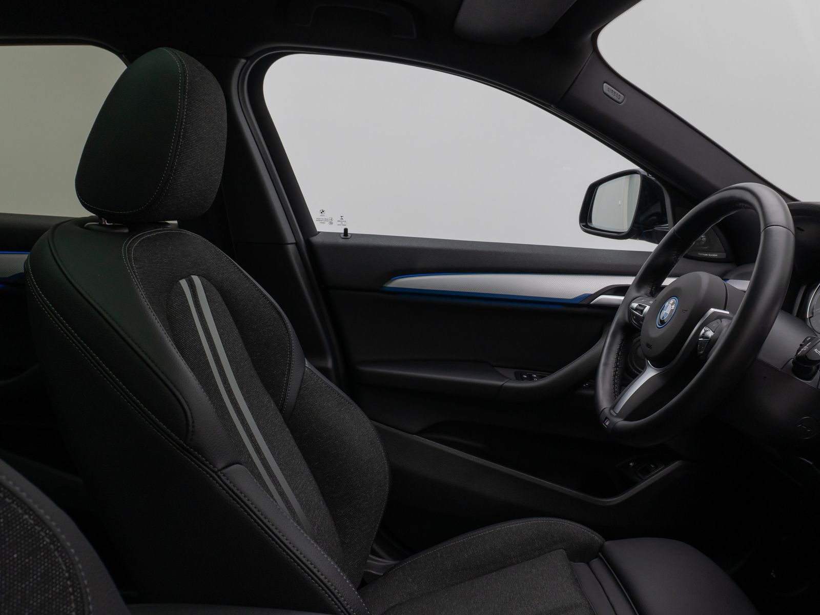 Fahrzeugabbildung BMW X2 xD25e M Sport HUD DAB Kamera Alarm Panorama