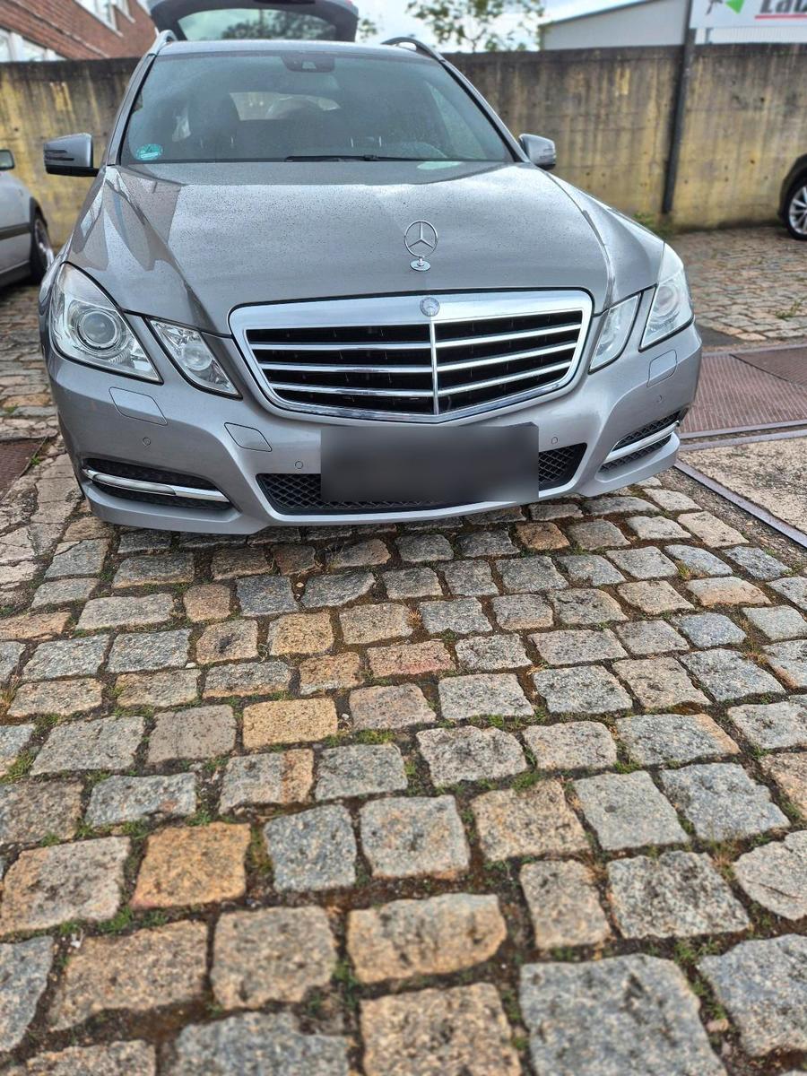 Mercedes-Benz  2011 — photo 5