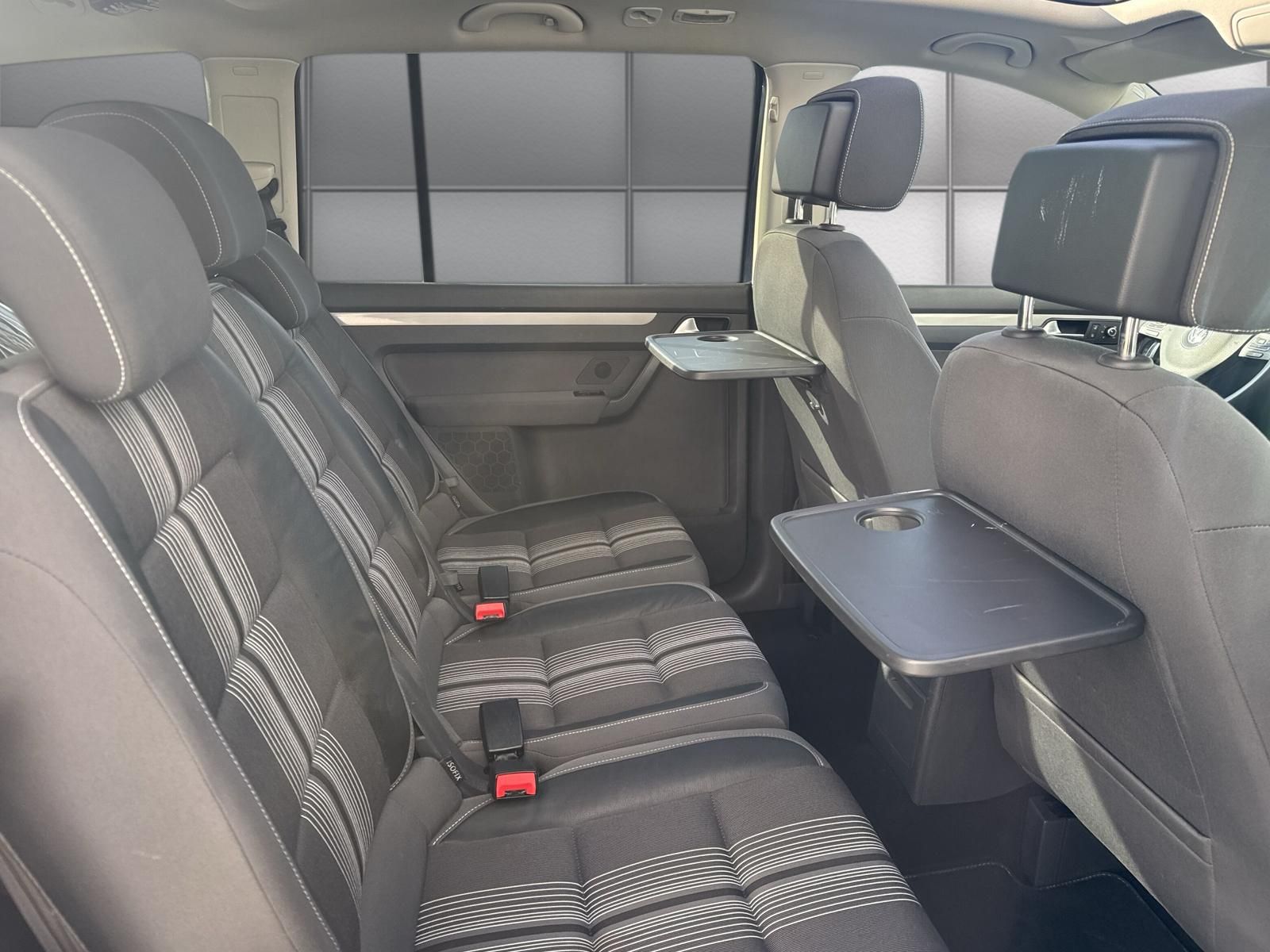 Fahrzeugabbildung Volkswagen Touran Match 2.0 TDI BMT 7-Sitzer Panoramadach