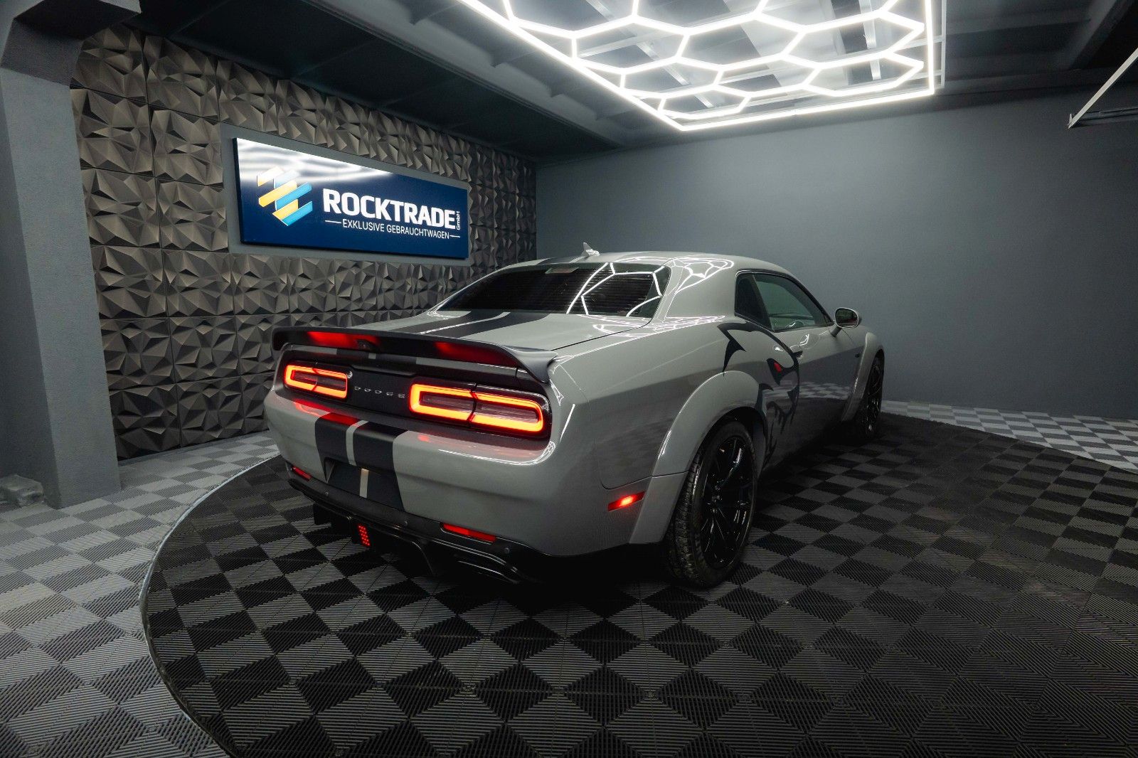 Fahrzeugabbildung Dodge Challenger 6.4 V8 SRT 392 R/T SCAT PACK WIDEBODY