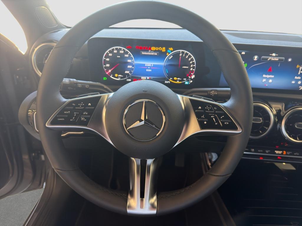 Mercedes-Benz A 250 e Kompaktlimousine mit EQ Hybrid Technolog