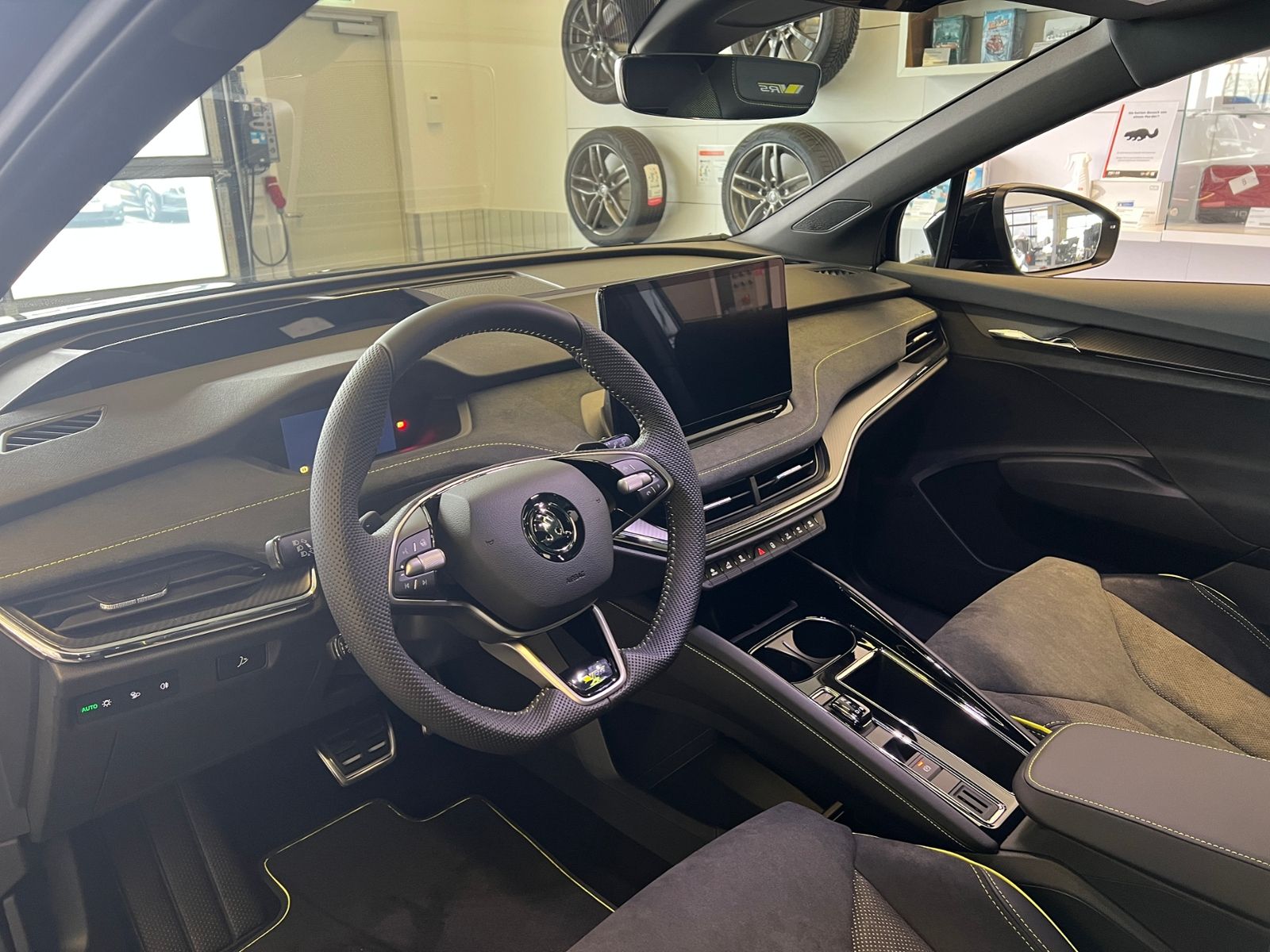 Fahrzeugabbildung SKODA Enyaq RS Lounge *AHK,Panoramadach,DCC*