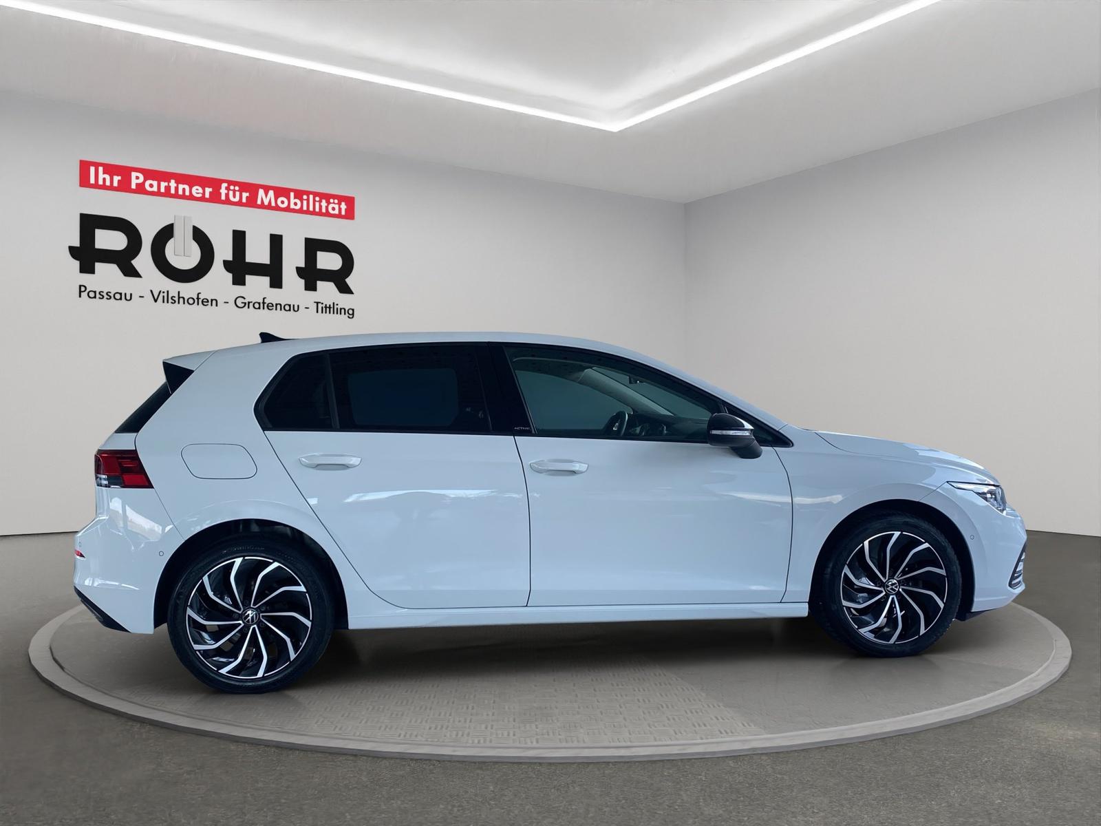 Volkswagen Golf VIII Life (NAVI.SHZ.PDC.ACC.AHK.DAB) 2.0 TD