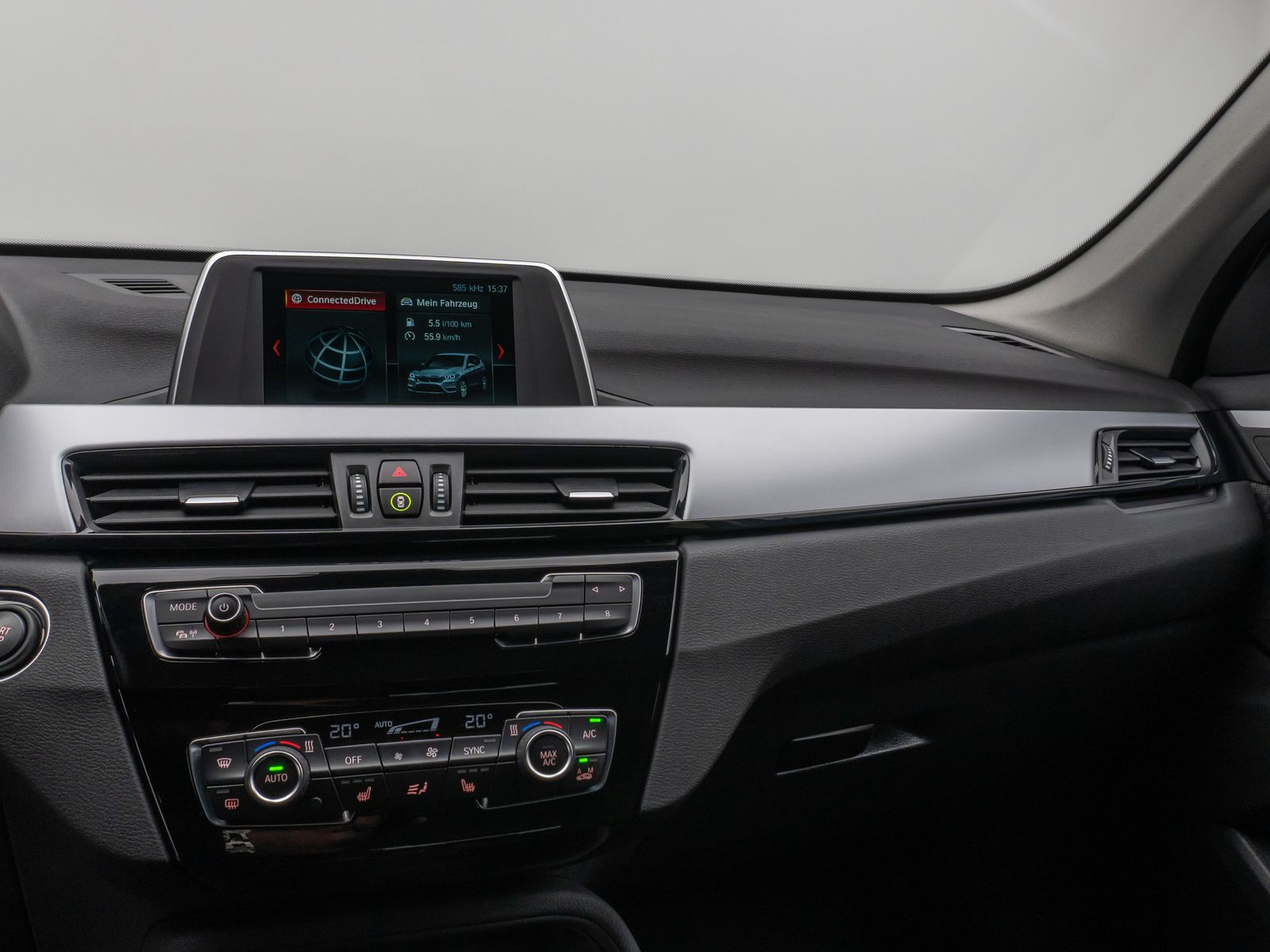 Fahrzeugabbildung BMW X1 xD25e DAB PDC LED Sithzg Geschwindigkeitsreg