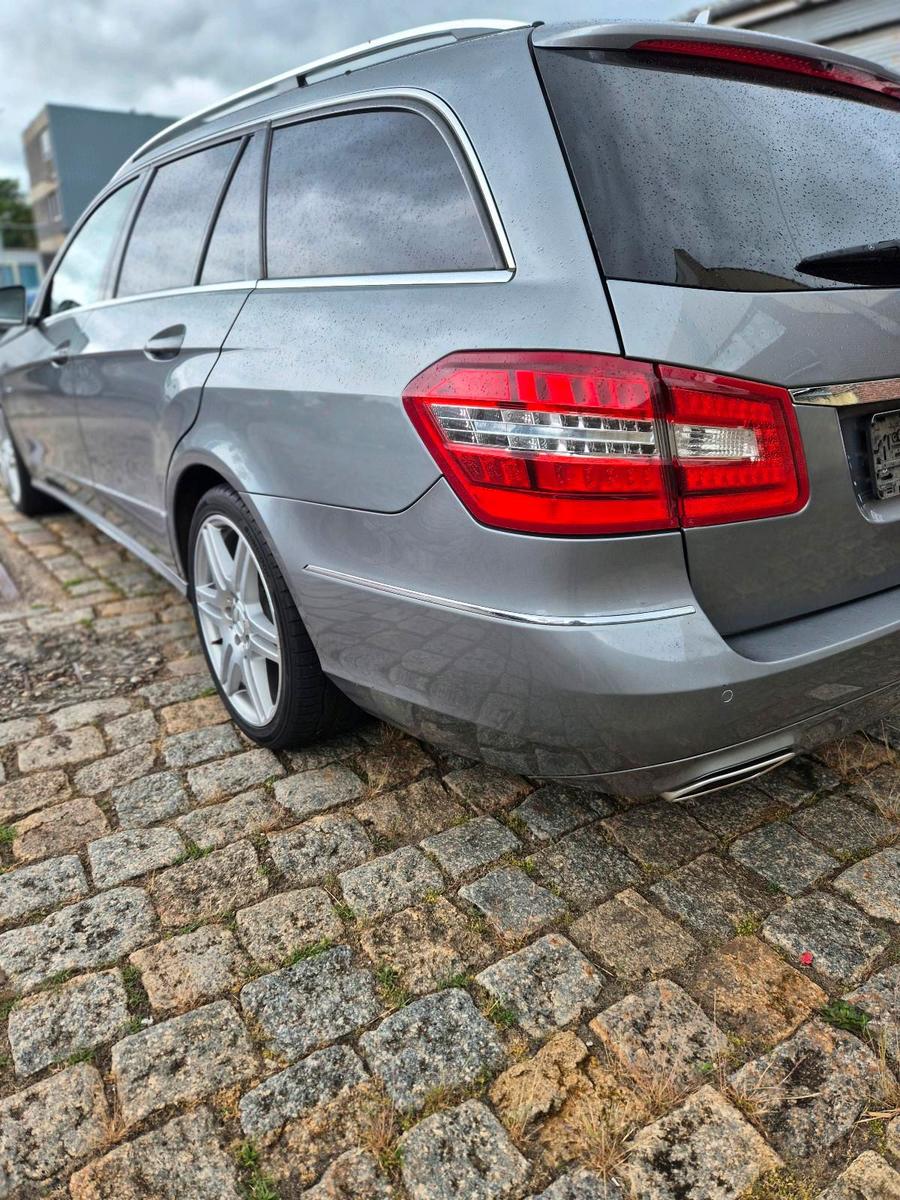 Mercedes-Benz  2011 — photo 8
