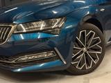 Skoda Superb Combi L&K*200PS*LEDER/Beige*SitzKlima*ACC - mit Diesel-Antrieb: Blau, Kombi