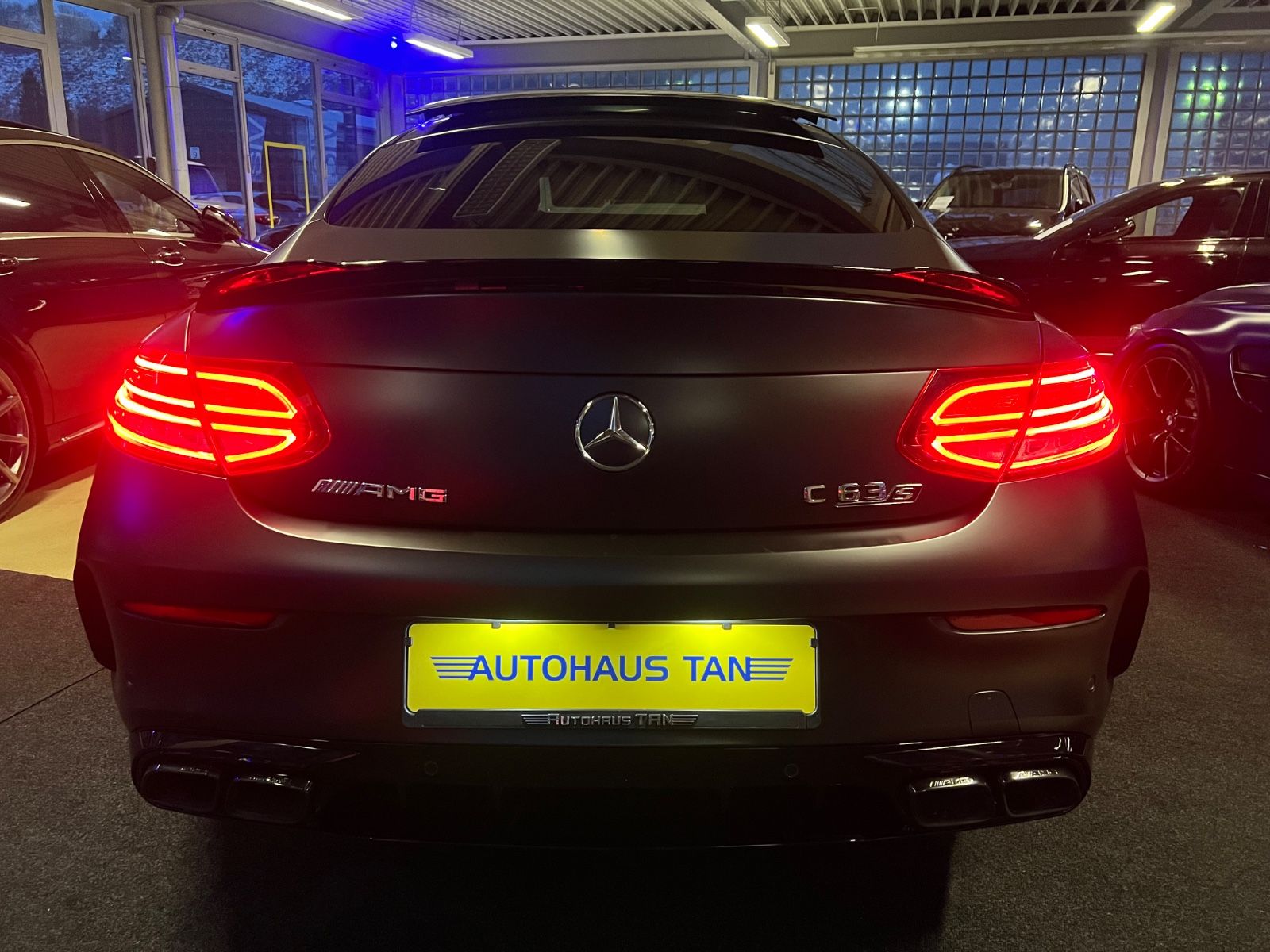 Fahrzeugabbildung Mercedes-Benz C 63 S AMG Coupe PERFORMANCE*DESIGNO-MAGNO*AERO*