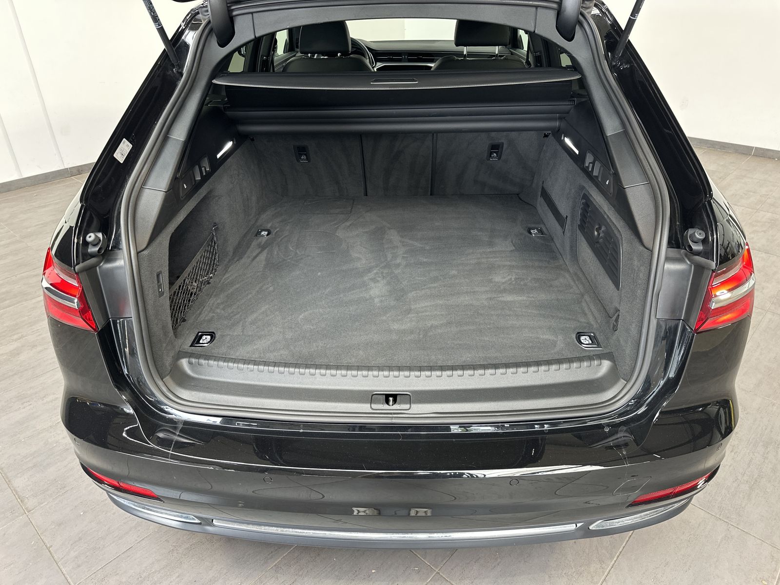 Fahrzeugabbildung Audi A6 Avant 50 TFSI e Qu S-Line+NAV+LED+AHK+PANO+VC