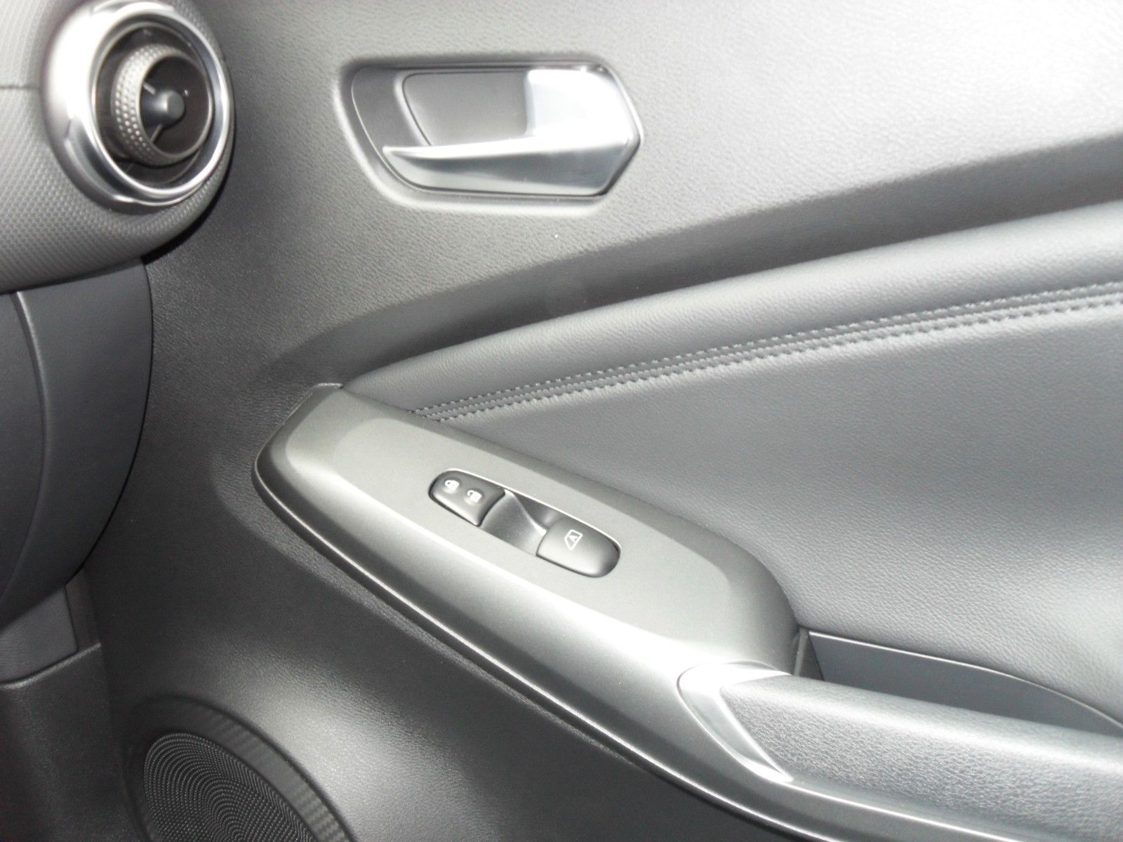 Fahrzeugabbildung Nissan Juke 1,0 N-Connecta Benzin | WP | Navi